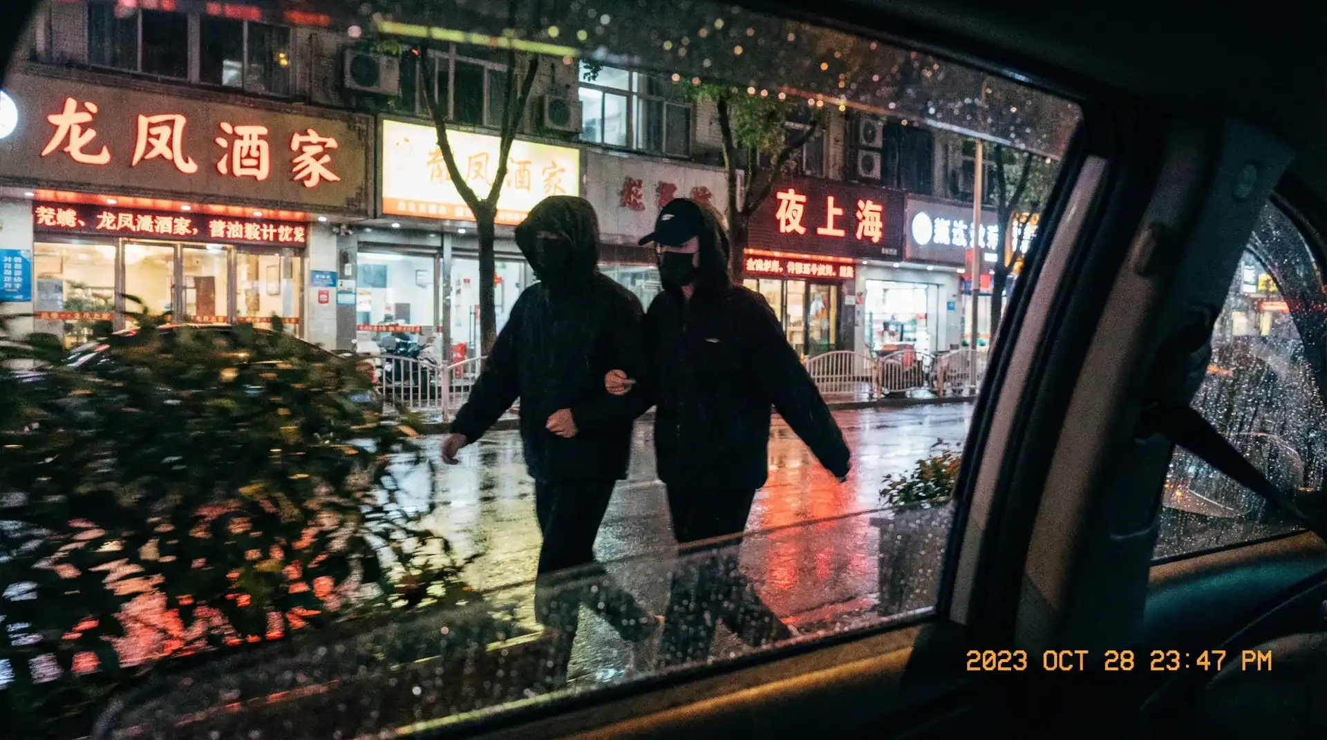 球友会app - 顶流明星深夜密会现场抓拍照片